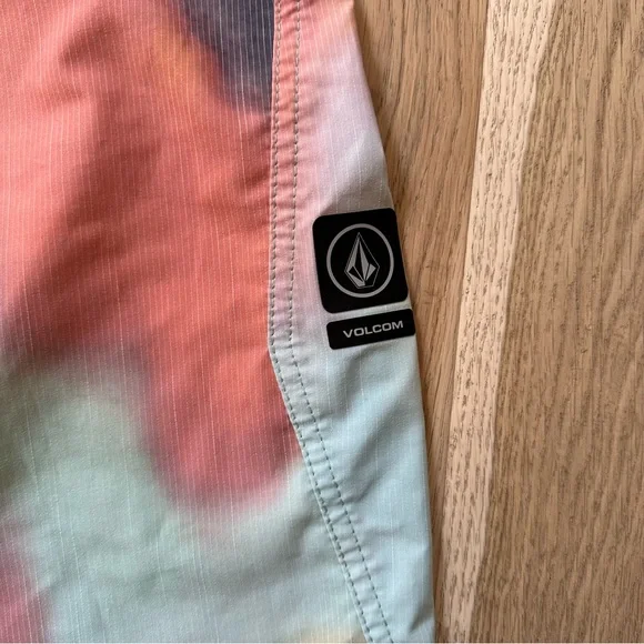 Volcom Mod Tech Board Shorts - Picture 3 of 7